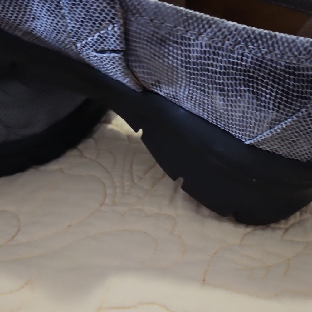 Nurse Mates Women's Blue Patterned Clogs - Picture 4 of 7